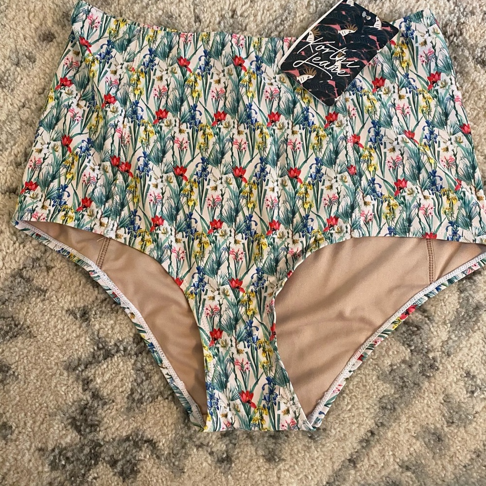 NWT. KJ BOTTOMS.